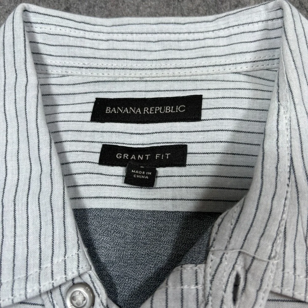 Banana Republic Button-Down Shirt Size Large Grant Fit White Striped Long Sleeve